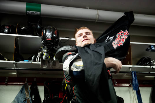 Lias Andersson innan en träning i ishockey