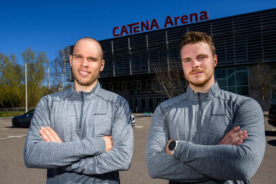 Rögles målvakter Johan Gustafsson och Christoffer Rifalk