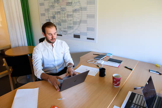Rögles assisterande sportchef Christoffer Malm på sitt