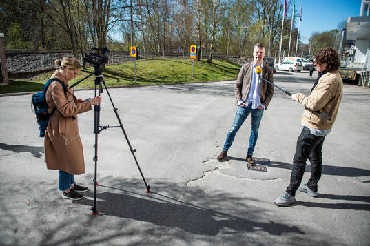 Expressens Tomas Pettersson pratar när Expressen sänder tv
