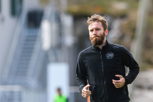 Simon Sandberg participate in a training session with