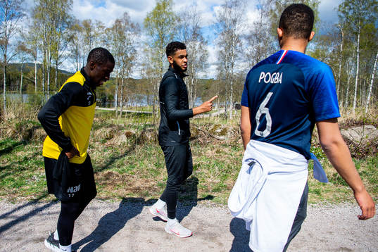 Solomon Owusu of Raufoss and Joshua King of the Norwegian