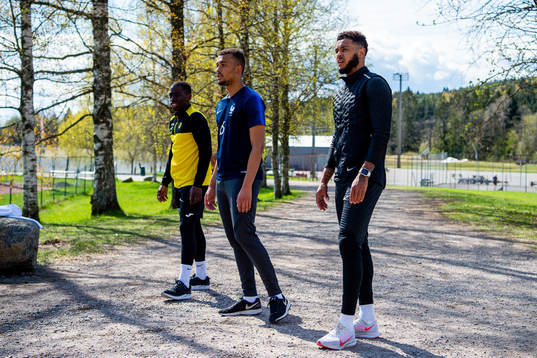 Solomon Owusu of Raufoss and Joshua King of the Norwegian