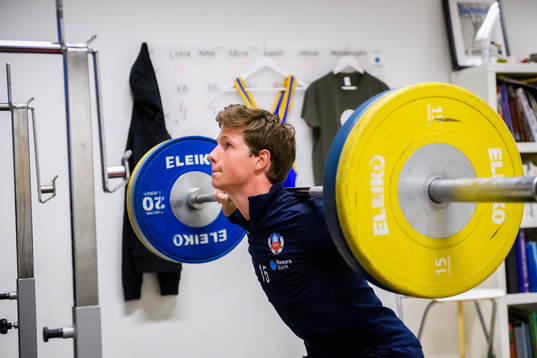 Helsingborgs Max Svensson tränar i gymmet