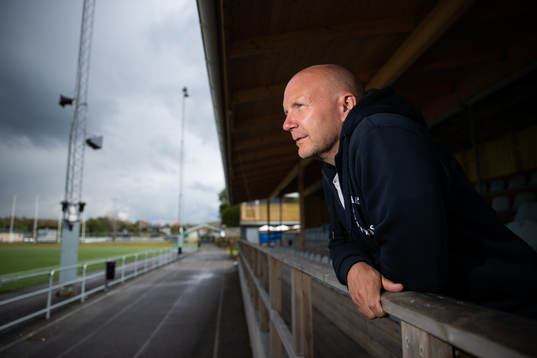 1 Öckerös vice ordförande Mikael Dahlqvist blickar ut