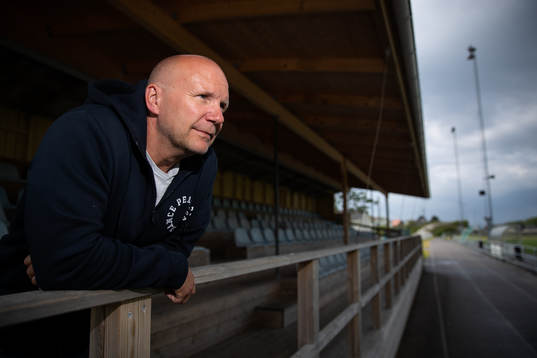 1 Öckerös vice ordförande Mikael Dahlqvist blickar ut
