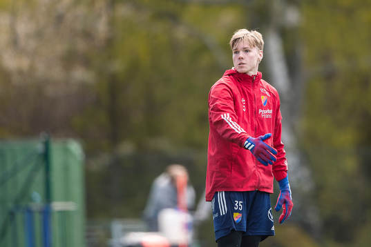 målvakt Erland Tangvik
