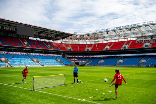 Goalkeeper Cecilie Hauståker Fiskerstrand and Ingrid Moe