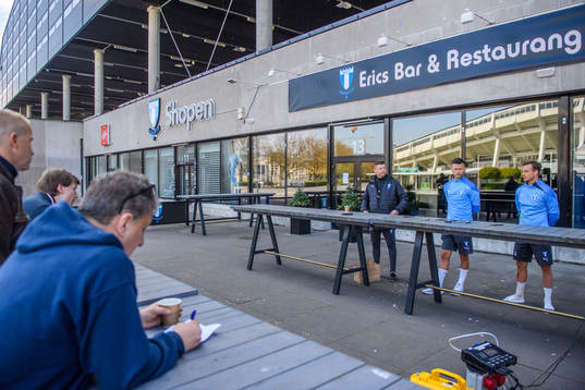 Tränare Jon Dahl Tomasson, Arnór Traustason och Eric