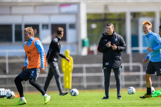 Tränare Jon Dahl Tomasson