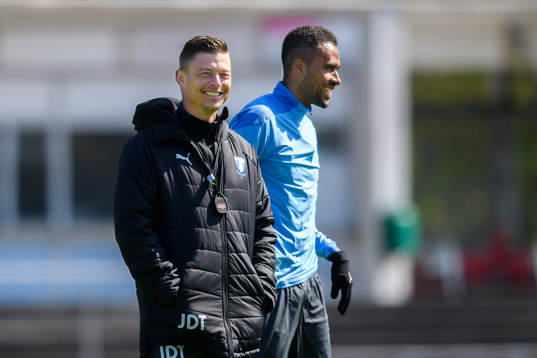 Tränare Jon Dahl Tomasson och Isaac Kiese Thelin