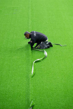 Installation av konstgräs på Borås arena