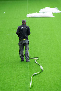 Installation av konstgräs på Borås arena