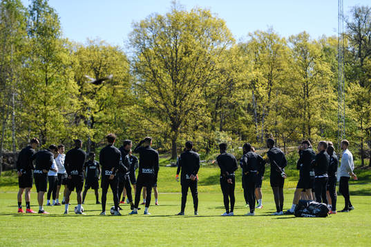 Spelarna samlas