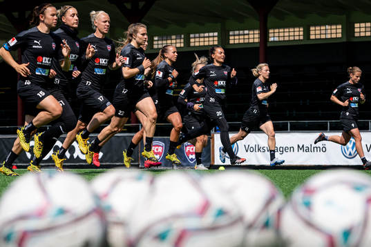 Bläddra bland fler bilder av Fotboll, Damallsvenskan, Rosengård, Träning