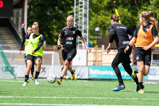 Hanna Bennison och Caroline Seger