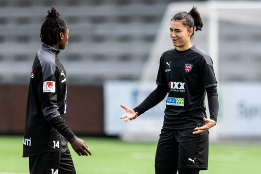 Anam Imo och målvakt Zecira Musovic