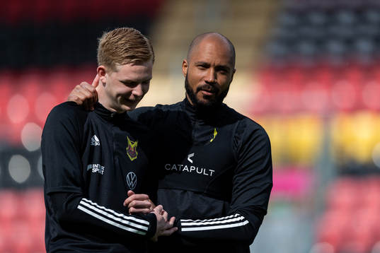 Malcolm Stolt och målvakt Aly Keita