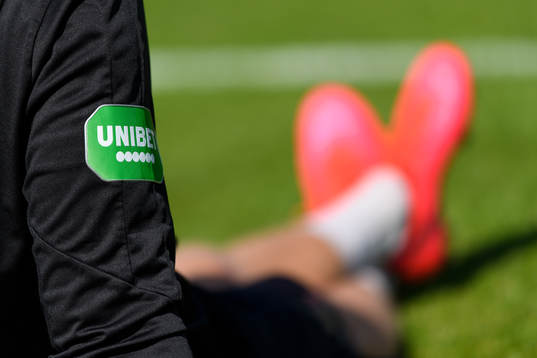 Unibet logo på en tröja