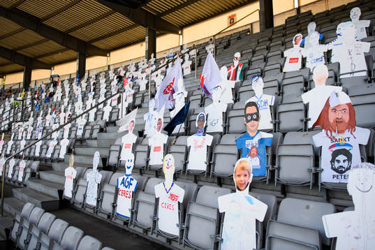 Paper dolls in the stands