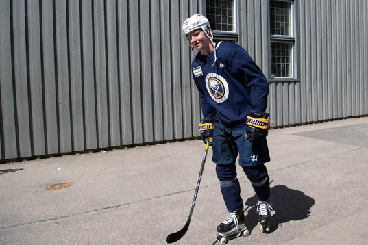Buffalo Sabres Rasmus Dahlin tränar