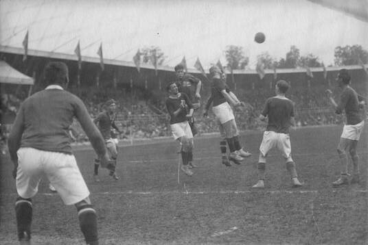 Fotboll, Sverige - Finland 4-0 (1-0). 10 000 besökare.