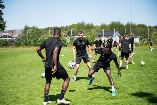Bläddra bland fler bilder av Fotboll, Allsvenskan, Mjällby, träning