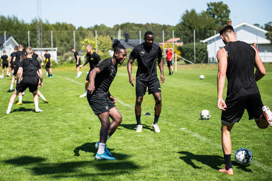 Mjällbys Moro Mamudu och Moses Ogbu
