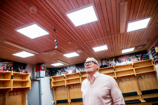 VD och sportchef Patrik Sylvegård spanar in det nya