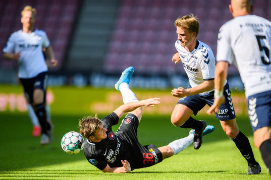Anders Dreyer of Midtjylland and Jonas Gemmer of Horsen