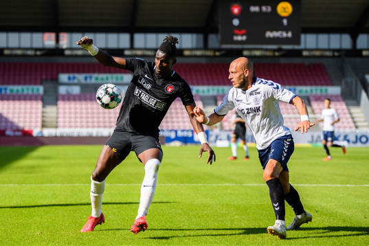 Sory Kaba of Midtjylland and Michael Lump of Horsens