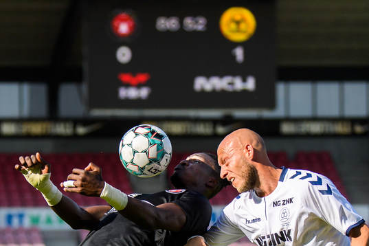 Sory Kaba of Midtjylland and Michael Lump of Horsens