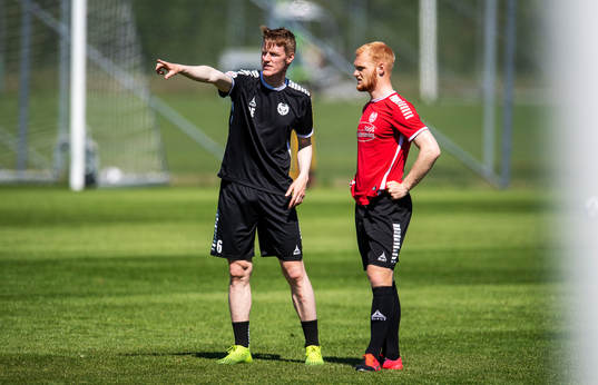 Assisterande tränare Rasmus Elm och Nils Fröling