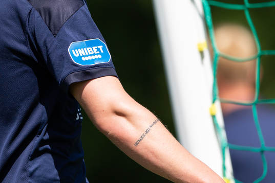 Unibet logo på en tröja
