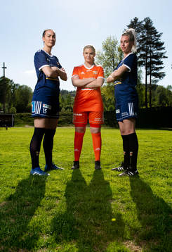 Ida Merchant, målvakt Emelie Bergh och Amanda Sevefjord