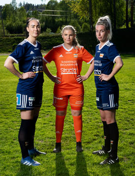 Ida Merchant, målvakt Emelie Bergh och Amanda Sevefjord