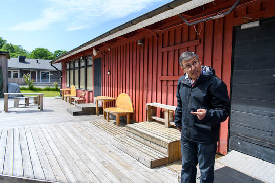 s tränare Tito Orlando Rojas blir intervjuad