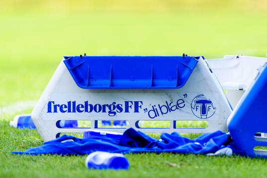 Vattenflaskor med logga för Trelleborg