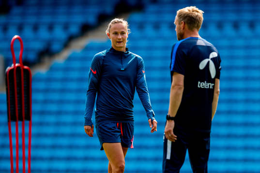 Caroline Graham Hansen and Martin Sjögren, head coach of