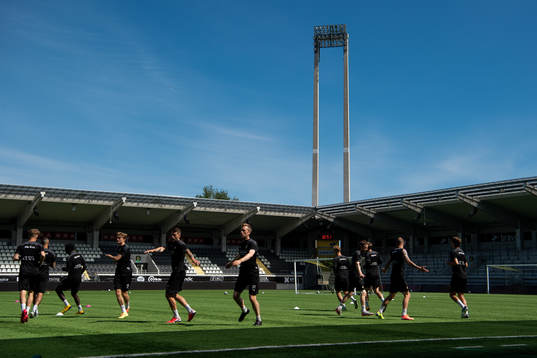 Rasmus Lindgren mfl värmer upp
