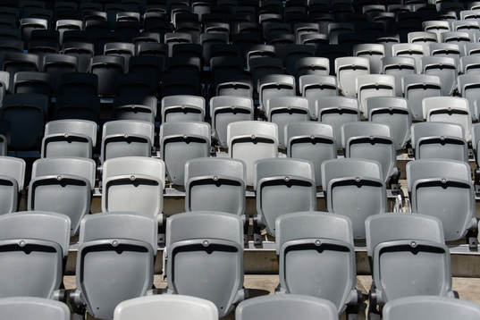 Tomma stolar på Tele2 Arena