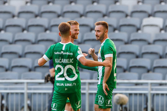 Hammarbys Muamer Tankovic jublar med lagkamrater