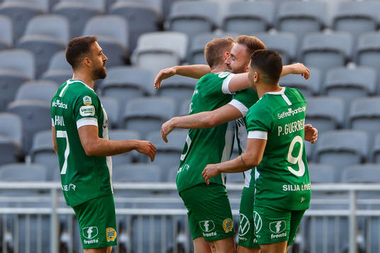 Hammarbys Muamer Tankovic jublar med Darijan Bojanic och