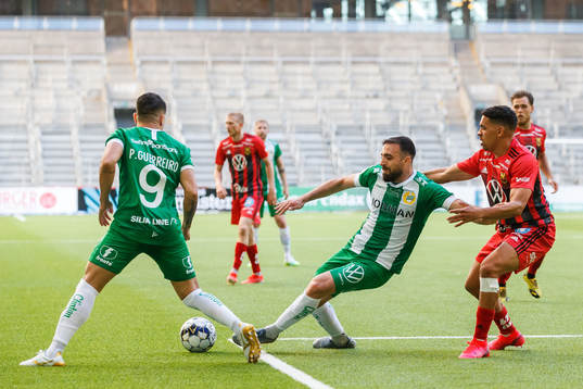 Hammarbys Paulinho och Abdul Khalili mot Östersunds Marco