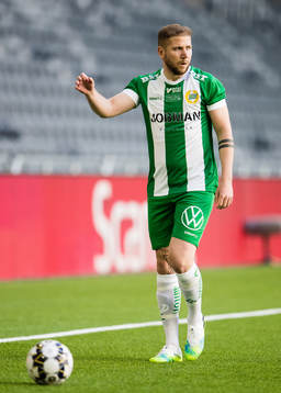 Hammarbys Darijan Bojanic med en frispark