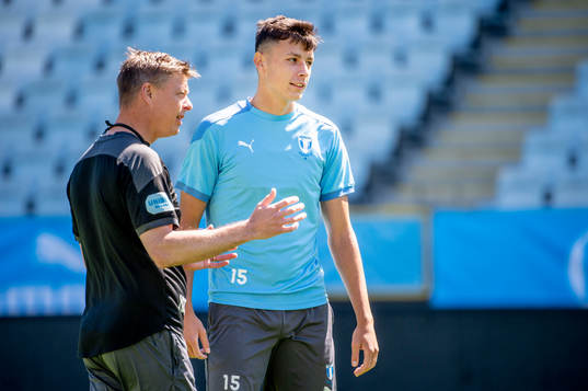 Tränare Jon Dahl Tomasson och Anel Ahmedhodzic