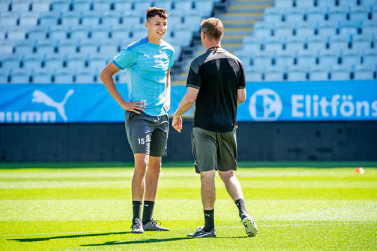 Anel Ahmedhodzic och tränare Jon Dahl Tomasson