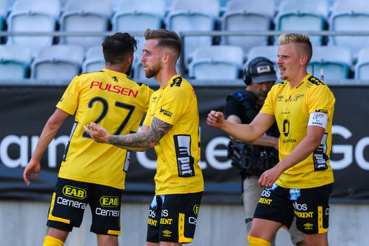 Elfsborgs Per Frick jublar med lagkamrater