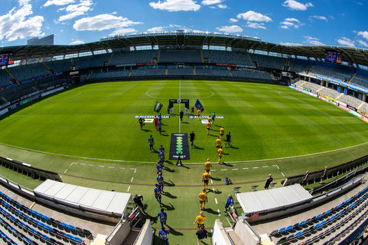 Lagen tågar ut på ett tomt Gamla Ullevi