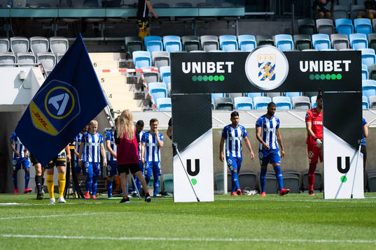 Lagen marscherar in på Gamla Ullevi